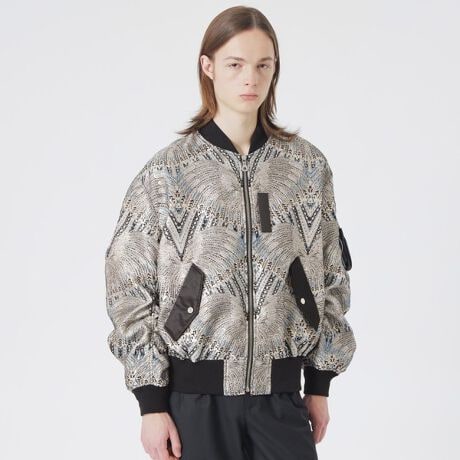 [^ԁF61F64524__]̓IȃtFU[CpNĝXyVȃI[o[TCYMA-1yfށz̓IȃWK[hfނgpB򊴂̂|GXegpAʊ̂鐶nɐDグ邱ƂŁAtFU[悤ȉAetAۗ܂ByVGbg/fUCzۂ݂̂I[o[ȃVGbgB̃V[O\ɕω^܂Budl⍶̃}`|PbgAɕtꂽṽ{bNX^uȂǃfBe[ɂ܂Bt@Xi[ɂ́A{̋PAX^_[h̃^t@Xi[ϋvɗDꂽuEVERBRIGHTRvgpĂ܂ByX^CO/̑zChpcƍ킹JWAX^CXbNXƍ킹X}[gX^CȂǗlXȃX^COy߂܂Bt[fBƍ킹ĎɕωôIXXłB