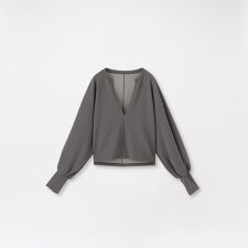 ディープVネックプルオーバー