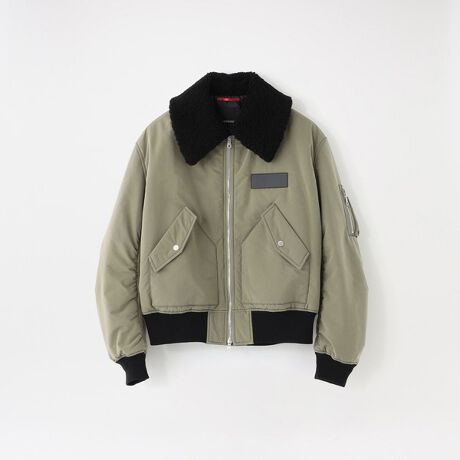 [^ԁF61F09651__]{AfނƂ̃RrڂtCgu]yfށz\ʂׂɋNт_炩炩ȔG肪̃s[`^t^fނgpB\ʂyNтƂŁAق̂ȃtF[h(F̉sE)̓ɂĕ\ω܂B܂ŌÒ̂悤ȎRȐF̔łByVGbg/fUCzۂ݂̂I[o[TCYVGbgBċRCWU(Cold Weather Unit)WPbgx[XɁA㕗ɃAbvf[g܂B̃V[O(nׂDk߂MU[)̕ʂɂ͂AYȊۂ݂̂VGbgǋ܂B̕ϑudl⍶̃}`|PbgAɕtꂽṽ{bNX^uȂMA-1pfȂł͂̃fBe[悭ČBt@Xi[ɂ́A{̋PAʓIȃ^t@Xi[ϋvɗDꂽuEVERBRIGHTRvgpĂ܂B|Pbg̃hbgtɂ́ALOVELESSS̓IWitgpĂ܂ByX^CO/̑z|Cg̕tŐ؂ւĂ̂ŁAfUCɒ܂肪lXȃX^CO킹₷ėp̍ACełBfjƍ킹JWAX^CXbNXƍ킹X}[g~bNXX^CȂǗlXȃX^COy߂܂Byݒ߂ɊJ[̍ēגʒmȂǁAȏ͂܂B̏i̓Tvł̎BesĂ܂Bۂ̏iƃC[WقȂꍇ܂BBeɂA̓ŐFČꍇ܂B炩߂B