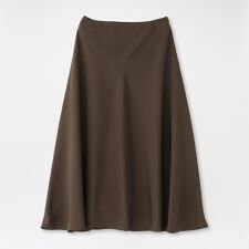 サテンフレアスカート