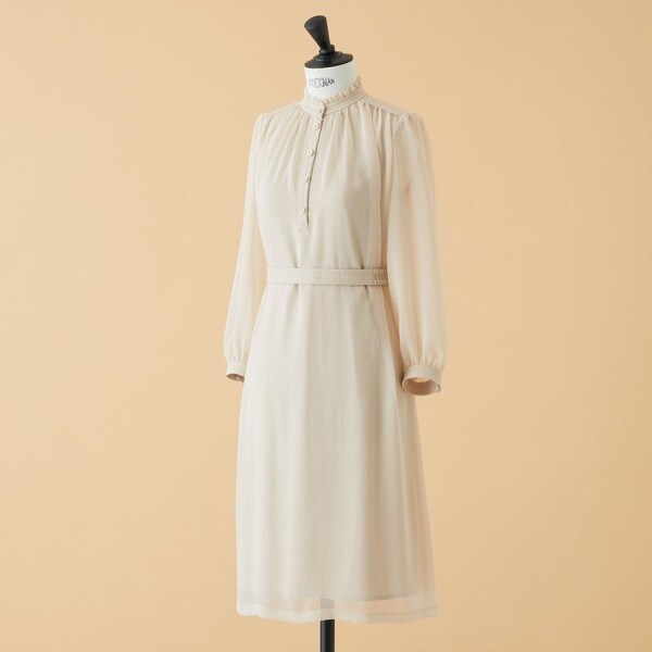 美品　VERY掲載 23区 ♡ ライトメモリータフタ ブラウス 32 美品 VERY掲載 23区 ♡ ライトメモリータフタ ブラウス 32（ママ