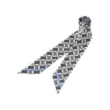 アマカ(AMACA)の剣先リボンプリントナロースカーフ