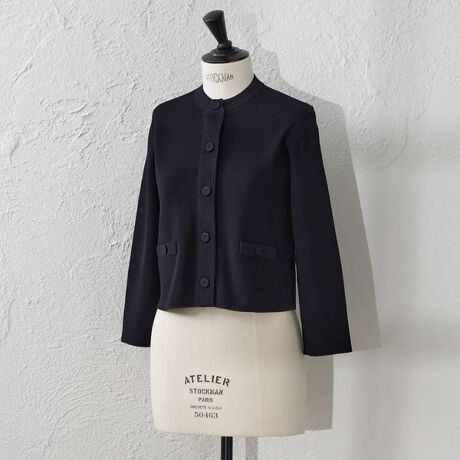 [^ԁFV5E72661__]yATELIER COLLECTIONz VC[jbgWPbgyfUCzn̕ݖtg炵Al҂݂̊ێ̃WPbgCNȃJ[fBKłBܗ͔zF̃pCsOe[vAOԂ͓nF̃OO{gŏiȎdlɂȂĂ܂BiȌ̂fނgpĂ̂łƊALV[Œp܂B܂A{gI΂킹₷|CgłByfށzƌyʊ̂郌[Xgb`fނx[Xɍׂ|GXe҂A芴fނŏiȃubNlCr[̐FffފłB􂢉\łꂵĂ₷ȂĂ܂ByATELIER COLLECTIONziAgGRNVjAMACÃuhACfeBeB1łAA`U[NiElZjÏkJvZRNVBɓƑnAAėVтACe̐Xől̏̂S܂BfUCAVGbgAfށAfBe[ADdlȂǖLxȌoƏnZp̃A`UiElj̎ođnĂAAMACAǂ߂GNZXy݂B̏i͈ꕔX܂ƃICXgA菤iłBAgGRNV9éAuhݗ؂ɂĂuhےuBlack NavyvɃtH[JXRNVBubNlCr[́AłłȂA[݂̂jAXJ[Bfނɂĕ\ωFŁAAMACÃACfeBeBʂȃJ[ɃX|bgCg𓖂ĂRNVɂȂĂ܂B