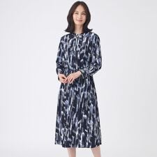 【ウォッシャブル】パウダーデシン幾何プリントワンピース