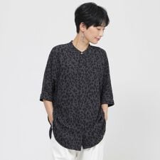 エヴェックス バイ クリツィア(EVEX by KRIZIA)の【吸水速乾】【ウォッシャブル】パンサープリントバックサテンジョーゼットブラウス