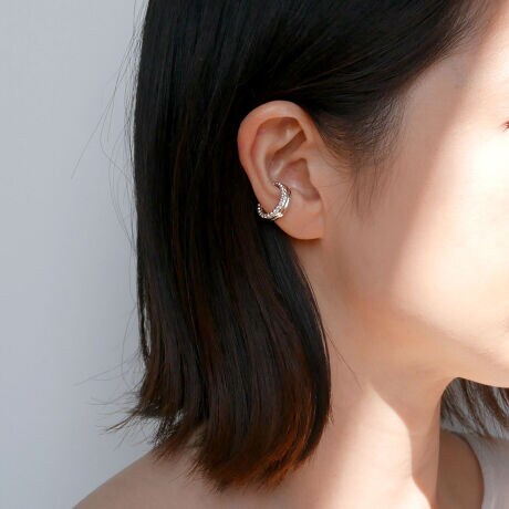 [^:HSSE0112H SI]ԂԂƃ_ȃCgݍ킳fUC̃C[JtBS̓IȃVGbg^ŁAǂȃX^COɂ킹₷悢TCY͂łBNUDE SILVERȂł͂̏_炩ȐFƗD򂪁A̐VNȃ|CgɁByLAH_22SSz@tiF{bNXz̓sA{͂tĂ܂B@íAiێ̂߃rj[̃`bNt܂ɂꂵA{bNXł݂܂B@܂Ati͉摜̂̂ƈقȂꍇ܂̂ŗ\߂B