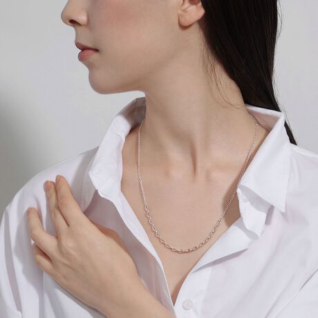 [^:HSSN014750SI]DƒqׂɎgpAJ[`F[`[tɂlbNXBAJ[`F[͋x߂AdCɒ߂ړIŏdʂׂɃƌ`p[č`ɂȂĂ̂Bx[VbN50cm̒g₷ÃlbNXƂ̏d˕tɂœKȒłB11Jɍꂽp[cɂ₩ȃJ[u`A؂₩ɉoBrǂ̃`F[ɐ؂ւfUCŁATChɂĂ̓XbLƂۂł܂B~jWG[NXtyLAH_23SSztiF{bNXz̓sA{͂tĂ܂B@íAiێ̂߃rj[̃`bNt܂ɂꂵA{bNXł݂܂B@܂Ati͉摜̂̂ƈقȂꍇ܂̂ŗ\߂B