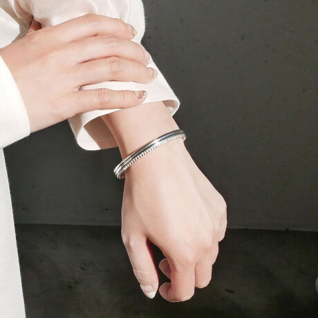 [^:HSSB0068M SI]XbLƂ2{̃CƂԂԂgݍ킹fUCŁAfBeB[̃RgXgy߂uXbgBɂȂĂɑ劈̃oO^CṽuXbg̓VvȃVGbgȂnՂƊ{[ŁANUDE SILVER̋P𑶕Ɋy߂ACełB݊̂Vo[F̋P͔̐Fg[AbvĂʂBp[gi[WG[ƂĂglɃTCY2oG[Vpӂ܂B̑AfUC̃OC[JtƑgݍ킹ăp[gi[WG[Ƃ̂IXXłB肰Ȃp[gi[J[߂ĂꂻB~jWG[NXt^HSSB0068L SIƓذނɂȂ܂ByLAH_bestsellerzyîm点z̏i2025N41牿i{Ă܂B͂鏤iɂĂ^Oȉꍇ܂ݕ\ĂTCg\i̔iłB\߂܂悤A肢\グ܂B