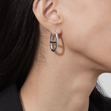 [^:HSSA0127H SI]DƒqׂɎgpAJ[`F[fUC\[XɂsAX(Ўp)BAJ[`F[͋x߂AdCɒ߂ړIŏdʂׂɃƌ`p[č`ɂȂĂ̂Bƌ`̃Xe[ggȃTCỸn[tsAXBO猩Ă납猩ĂVvŖʂ̂ȂfUC͂́ALb`X^CṽfUCłBfނɂāăR[eBOȂƂŁAVo[̂̂̔͂AL.A.H.NUDE SILVER(k[hVo[)B邢PƁADG肪͂łB~jWG[NXttiF{bNXz̓sA{͂tĂ܂B@íAiێ̂߃rj[̃`bNt܂ɂꂵA{bNXł݂܂B@܂Ati͉摜̂̂ƈقȂꍇ܂̂ŗ\߂B