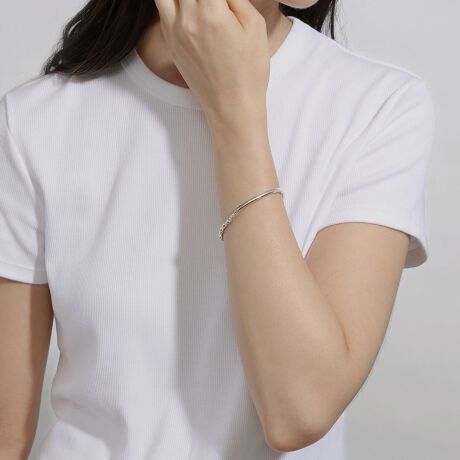 [^:HSSB0072M2SI]Vvȃo[ƃ[v`F[gݍ킹_ȃfUC̃uXbgBo[̓ɃolĂ`F[Ƃ̐ڑLтdlƂȂĂׁANXvȂǂ猩ĂX^CbVȋ@\ƃfUCłBɃtBbg~j}ȒṕAolgă`F[L΂E@Ȃł͂̎dlBNXvƈÊ₷|CgłBo[̓VvŃXbLƁA[v`F[͕҂ݍ񂾗lȍׂȃfBeB[ΏƓIȌȂApCvƃ`F[قړɂ鎖ň̊̂fUCɎdグĂ܂Bv⑼̃uXbgƂ̏d˒₷A悢{[|CgBx[VbNłȂsbƗȂ L.A.H.炵uXbǵAǂȃX^Cɂ킹₷ACełBfނɂāăR[eBOȂƂŁAVo[̂̂̔͂AL.A.H.NUDE SILVER(k[hVo[)B邢PƁADG肪͂łB~jWG[NXttiF{bNXz̓sA{͂tĂ܂B@íAiێ̂߃rj[̃`bNt܂ɂꂵA{bNXł݂܂B@܂Ati͉摜̂̂ƈقȂꍇ܂̂ŗ\߂Byîm点z̏i2025N114牿i{Ă܂B͂鏤iɂĂ^Oȉꍇ܂ݕ\ĂTCg\i̔iłB\߂܂悤A肢\グ܂B