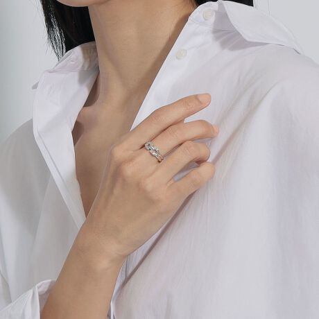 [^:HSSR011113SI]_炩ȃpCn̉ʂC[WčꂽOB\ʂ̗̊Vo[̃cɉAe^Agނɖ킢[jAX܂fUCBIWi`F[̃fUCAW悢{[Ɣ郊ÓA݊g₷dオɁBO̓͂ƖグAw悭炩ȎdオŒSn̗ǂOłBfނɂāăR[eBOȂƂŁAVo[̂̂̔͂AL.A.H.NUDE SILVER(k[hVo[)B邢PƁADG肪͂łB~jWG[NXttiF{bNXz̓sA{͂tĂ܂B@íAiێ̂߃rj[̃`bNt܂ɂꂵA{bNXł݂܂B@܂Ati͉摜̂̂ƈقȂꍇ܂̂ŗ\߂B