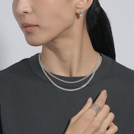 [^:HSSN016482SI]2ނ̃`F[gݍ킹Ro[`ulbNXB؂ւfUC|Cg̃OlbNX́Ac̃VGbgŃX^CbVȈۂɁB͂΁A2{̃x[VbNȃ`F[lbNXƂĂg܂Bꂼ̃`F[lbNX́Ad˒ł悤ɒႤdlɁB肰ȂC[hȂꂽۂŁAX^CÕ|CgɁB}`Ɋ􂵂ĂlbNXłBfނɂāăR[eBOȂƂŁAVo[̂̂̔͂ALAHNUDE SILVER(k[hVo[)B邢PƁADG肪͂łB~jWG[NXttiF{bNXz̓sA{͂tĂ܂B@íAiێ̂߃rj[̃`bNt܂ɂꂵA{bNXł݂܂B@܂Ati͉摜̂̂ƈقȂꍇ܂̂ŗ\߂B