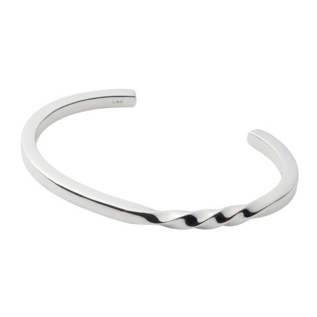 [^:HSSB0083L SI]<!--MEBIUS-->̃fBeB[͂̃oOBX^CbVȃo[̕ƁA|CgŃfUCꂽ悤ȃfBeB[̃RgXgy߂fUCB̌`󂪃rEX̗ւ̂悤ȏÎȂ`AzAsdオɁBp[gi[WG[ƂĂ߂łBfނɂāăR[eBOȂƂŁAVo[̂̂̔͂ALAHNUDE SILVER(k[hVo[)B邢PƁADG肪͂łB~jWG[NXttiF{bNXz̓sA{͂tĂ܂B@íAiێ̂߃rj[̃`bNt܂ɂꂵA{bNXł݂܂B@܂Ati͉摜̂̂ƈقȂꍇ܂̂ŗ\߂B