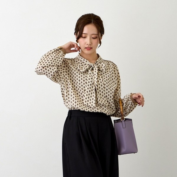 美品☆シルク100%☆ボウタイ付き☆パトゥ☆ブラウス風ブルゾン☆ジッパー☆38号 柄デシンボウタイブラウス | ニコルホワイト(NICOLE WHITE) | マルイ