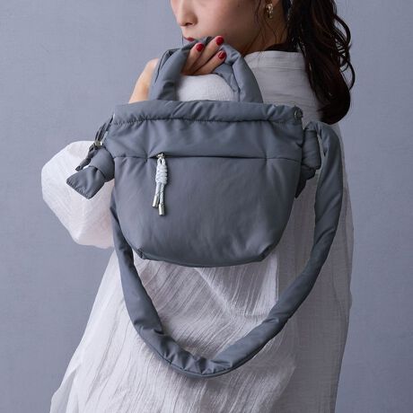 [^ԁF5405-7220]y2WAYptobOzyFabriczptƂӂ犴̂fށyDesignzgh̃ptobOB^ȂOʂƓɃ|Pbg[ʂ肵Ă܂BV_[ƃnĥQWAYdlAJiċВ^Cvɂł܂Bۂ݂̂VGbg炵AptV_[Ȃ̂ŌɂĂɂȂȂ̂|CgByStylingzig炿ƂoX^C܂ŕLpłAANZT[oŎĂobOłBFȂ̂ŃR[fBl[gɂȂ݂₷߁B|PbgF2EO1J@dF200gpfg166cm fډ摜̏i̐F́A Beꏊ̓ȂǂɂFقȂČꍇ܂Bi̐F́AnAbv̉摜QƂB܂Aql̂gPCEX}[gtH̃j^[ȂǂɂFقȂČꍇ܂B\߂̏ゲB