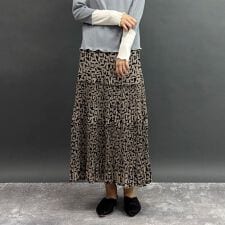 プリーツ柄スカート