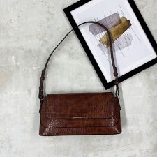 クロコ型押しスクエアバッグ