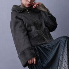 ニコルホワイト(NICOLE WHITE)のフェイクムートンブルゾン