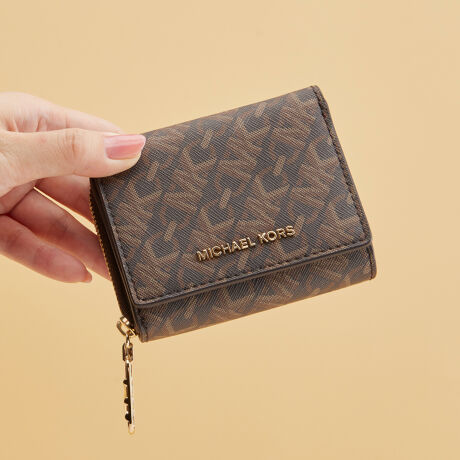 [^:32S4G8ED8B227]Q̃[eBeB[ƃRpNgȃTCY͂ EMPIRE GpCA VOl`[S gCtH[h Wbv EHbgBAR[fBI̎g₷RCP[XɉADLxȃ|Pbgނ܂Ŕ\ACeBGKgȃ[hGpCA VOl`[SƃVvȃS[h̃^[SAɎŃNXȈۂY킹܂Bi͂̍ۂ̔[íAؖ鏑ނƂĂ؂Ƌɑ؂ɕۊǂĉiCȂǂ̍ۂɕKvƂȂ܂j@i摜̐FEdlɂāEg̃j^[X}[gtH̋@EݒȀƖȂǂɂAۂ̏iƐF̍ꍇ܂BEi摜̓TvBeĂ܂Bۂ̏iƁAp[cȂǂ̈ꕔdlɍꍇ܂BEiɂāFْfӏɂAi_ƂɃp^[()قȂ̂܂BEvgpiɂāFْfӏɂAIɎɎ኱̍ꍇ܂B