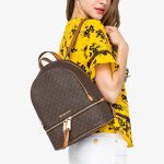 RHEA ZIP(リアジップ) バックパック ミディアム - MKシグネチャー 