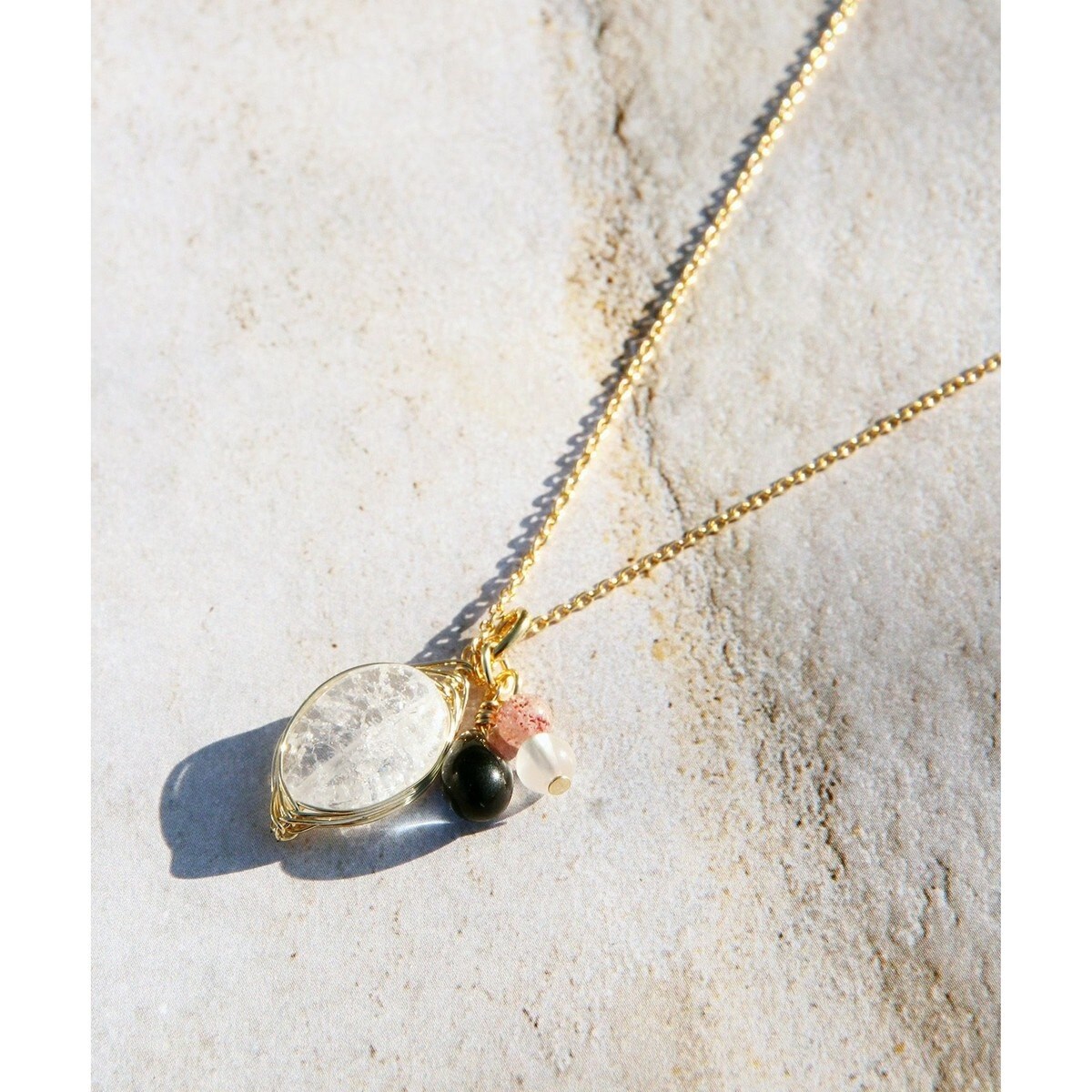 クリスタル装飾 ゴールドネックレス Crystal Cross Necklace