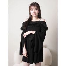 リップサービス(LIPSERVICE)のジュエルチェーンファーオフショルニットワンピース