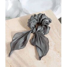 シックカラーのサテン調リボンシュシュ