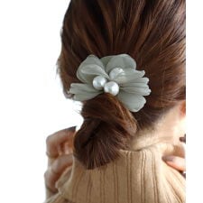 エアリーフラワーとビッグパールのヘアゴム