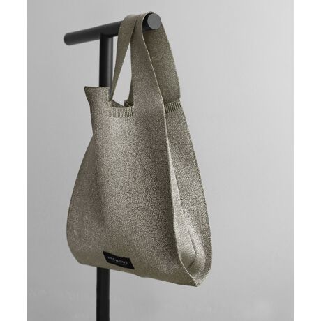 ׂ߂AR[fɉ؂€vXjbgg[gobOB^CgŃX^CbVȃtH͕Ƃقǂ悭c݁AwȃVGbgɁB̕iȂ߁AyĂ̂|CgłBRpNgɏ߂̂ŁAƂ̃TuobO█^ԂٓobOƂĂ֗ȁA͂Ղ̃ACełBATTENTIONׂȃLY␻ׂ͂Ă̏iɊ܂܂܂B׎ɂăobǑ`TCYɌ̍܂B܂A̒ɍE܂BƂقǂĂ܂ꍇ܂B[^:FG270024Z]