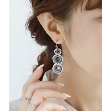 sICť̔IgɂlɍKKAgR܂̓`|uIvsAXBꂩ疺֎󂯌puIv́AgRɐ̂`郌[X̓`|̂Ƃ܂BЂƂЂƂ؂ɎƂłADƉiłB͗l̘AȂT[N`[tA؂₩ɉoĂ܂BATTENTIONEAɂׂȃLYAA@ۂ̔яoAقꂪꍇ܂BnhCĥ߁AFA傫AoXAr[Y̌`Azuɂ͌̍܂BL͕sǂ̑ΏۊOƂȂ܂̂ŁA\߂܂BtbNƃ`[tO₷fUCȂ̂ŁA舵ɂ͂ӂB[^:LG200001P]