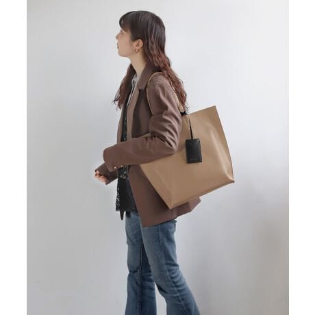 ̂{v̎AƂLCڃX^CɍDȃobOBeʂȂ̎[ɕ֗ȃ|PbgĂ̂ŁAڂ₷g蔲QBJ[hP[XtȂ̂ŁAICJ[hȂǂX[YɎgpł܂BA4TCYΉȂ̂ŁAItBXobOƂĂ􂵂܂BATTENTIONׂȃLY␻ׂ͂Ă̏iɊ܂܂܂BVRvî߁AU[̕\ʂɃLYE܂ނ́AFA؂ւ◠\ŎقȂꍇ܂B[^:FG130043Z]