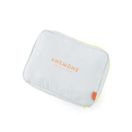 ʂȃJ[Ol킢gx|[`B̃^Io[Ȃǂɒ݂艺tbNtŁAꂽʃXy[XLpłD́BbV|PbgŒg₷A݂艺܂܂̏oX[Yɍs܂BsoAWȂǂ֍sۂ́Aϕiʗp̎^тɑ劈􂵂܂BATTENTIONׂȃLY␻ׂ͂Ă̏iɊ܂܂܂B[^:FG950005Z]