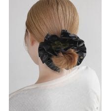 レザー調フリルシュシュ