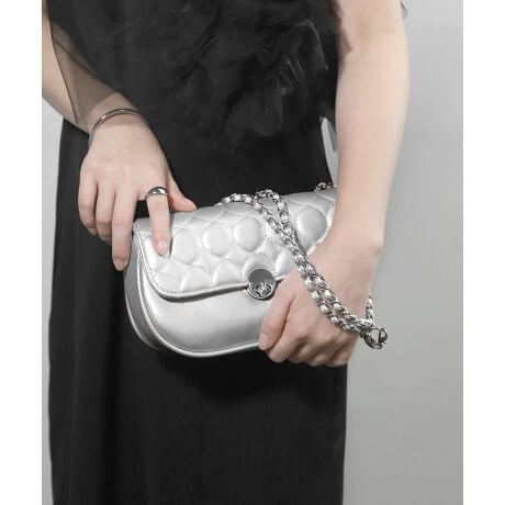 NVbNȕ͋C̃LeBOƃ`F[nhAR[fiȈۂɎdグobOB`F[1AɂăV_[ɂ邱ƂłDGACeBp[eB[R[fɂ͂AfC[R[fƂ}b`̂ŗlXȃV[Ŋ􂵂܂BATTENTIONׂȃLY␻ׂ͂Ă̏iɊ܂܂܂B[^:FG160007O]