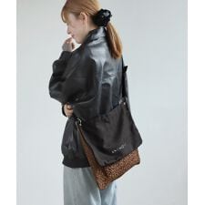 アネモネ(ANEMONE)のスエード調×アニマル柄ショルダーバッグ