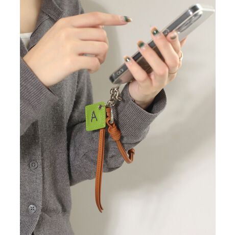 JtȃU[ڂ䂫AR[f̃ANZgɂȂXgbvBgނقǂɖ{vȂł͂̕Av̏_炩Ȃǂ̕ω킦GCWOʂy߂܂BtH^utȂ̂ŁAX}zɎtΎɒʂėh~ɂȂD́BL[z_[VvobÕfR[VȂǁAlXȗprŊ􂵂܂BATTENTIONׂȃLY␻ׂ͂Ă̏iɊ܂܂܂BVRvî߁AU[̕\ʂɁALYE܂ނ́AFA؂ւ◠\ŎقȂꍇ܂B[^:FG130044Z]