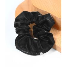 レザー調シュシュ