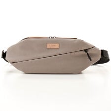 普段使いにも通年使える軽量撥水シンプルデザインヒップバッグ