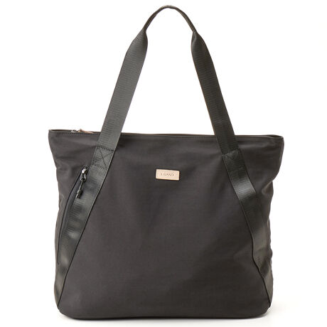 [^:LEV-5806]H{bV[|GXefނ̌yʃg[gobOłBeʂ 26 LATCY W 42 ~ H 37 ~ D 17 cmAdʂ 420 gBʂƔwʂɃt@Xi[|PbgA悭g̏oꂪ₷CAEgłBwʂɂ̓L[o[ʂ𓋍ڂAX[cP[XɘAĈړł܂BV_[e[v͎O\ŒɂΉB͓KxȍdŉוĂ肵A͖̍ 24 cm Ō|₷݌vłBS 7 J[WJŁAg痷s܂ŕLg܂B