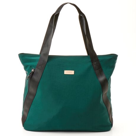 [^:LEV-5806]H{bV[|GXefނ̌yʃg[gobOłBeʂ 26 LATCY W 42 ~ H 37 ~ D 17 cmAdʂ 420 gBʂƔwʂɃt@Xi[|PbgA悭g̏oꂪ₷CAEgłBwʂɂ̓L[o[ʂ𓋍ڂAX[cP[XɘAĈړł܂BV_[e[v͎O\ŒɂΉB͓KxȍdŉוĂ肵A͖̍ 24 cm Ō|₷݌vłBS 7 J[WJŁAg痷s܂ŕLg܂B