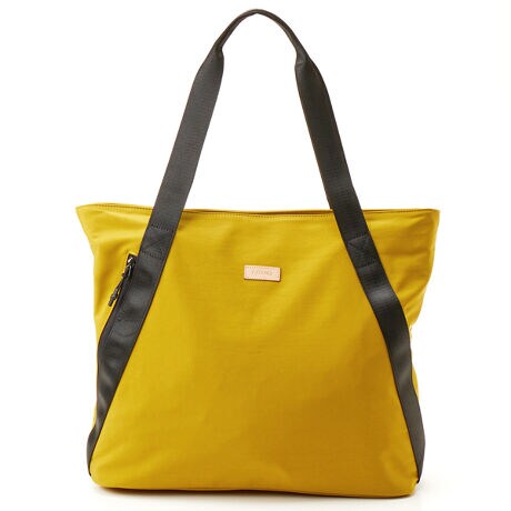 [^:LEV-5806]H{bV[|GXefނ̌yʃg[gobOłBeʂ 26 LATCY W 42 ~ H 37 ~ D 17 cmAdʂ 420 gBʂƔwʂɃt@Xi[|PbgA悭g̏oꂪ₷CAEgłBwʂɂ̓L[o[ʂ𓋍ڂAX[cP[XɘAĈړł܂BV_[e[v͎O\ŒɂΉB͓KxȍdŉוĂ肵A͖̍ 24 cm Ō|₷݌vłBS 7 J[WJŁAg痷s܂ŕLg܂B