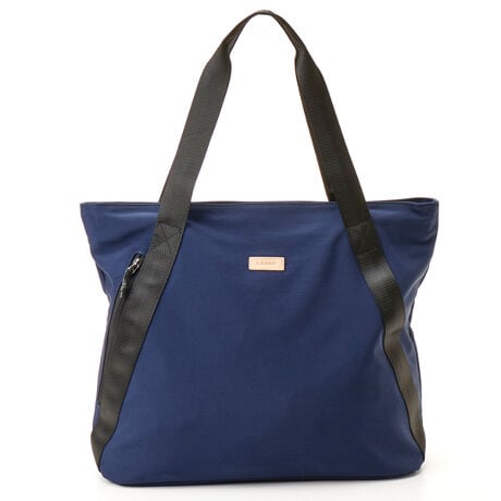 [^:LEV-5806]H{bV[|GXefނ̌yʃg[gobOłBeʂ 26 LATCY W 42 ~ H 37 ~ D 17 cmAdʂ 420 gBʂƔwʂɃt@Xi[|PbgA悭g̏oꂪ₷CAEgłBwʂɂ̓L[o[ʂ𓋍ڂAX[cP[XɘAĈړł܂BV_[e[v͎O\ŒɂΉB͓KxȍdŉוĂ肵A͖̍ 24 cm Ō|₷݌vłBS 7 J[WJŁAg痷s܂ŕLg܂B