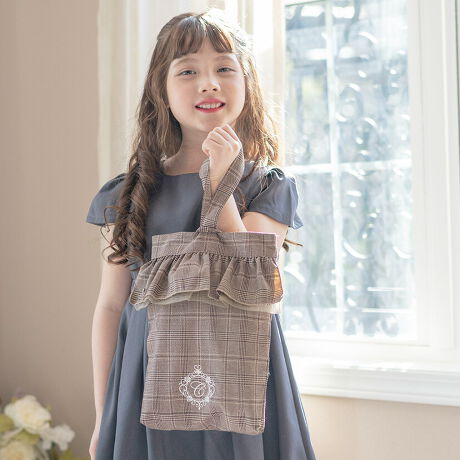 [^:PC021G]Ȃ邩킢炵Il킢tV[YobOLbY̎q̒ʉʊwR[fɊiグĂtV[YobOIK[[ȃjAXt́A炩`[d˂̍񂾃fUCBvZXYLTShJL[gȃV[YobOɐ[hvX܂BlCr[Ȃ炨󌱂ʏmȂǃtH[}ɂĂāȂpXeJ[`FbNȂ畁igɂ҂Il킢fUCA WjÂo}}g܂B낢fUC̃bXobO(iԍFPC020G)낦΁AiAiwAVn܂XN[CtyȂ肻IDETAILF01FK[[t̓`[d˂؂₩I02FS[h̃n[g``[A|CgANZgB03FɃn[gɃofUCvZXYLTShJIyfށz[PNK2][LIL2][NVY2]F|GXe100[GRY2]F|GXe80ArXR[X17A|E^3[BRW2]F|GXe90ArXR[X8A|E^2yidlzYFnFyƁz̏íA2025N1ɃfUCEdlύX܂BȑÕr[͎dlύXȌiɑ΂̂ƂȂ܂̂łBobOɕt̃^OɂāA㉺΂ɖDtĂꍇ܂Aʏ폤iƂĔ̔Ă܂B܂BqtH[}ELbYJWAȂǃACe͐YɂāAnFȂi̐FfUCA^O̗LfUCقȂꍇ܂Bs[gwA܂͓i𕡐_w̏ꍇ̓fBe[ɍق邱Ƃ܂BCOYił邽߁AD EdĂ̊Âꍇ܂B܂ɐViL̐̂ɂcĂꍇ܂BZ[ΏۏiȂǔ̔Ԑݒ̏íAԓɁyzĂƂŉiK܂Biʐ^͂ł̐Fɋ߂Â悤HĂ܂Aqlgpp\R̃j^[ݒ╔̏Ɩɂ葽AF̕ωꍇ܂B