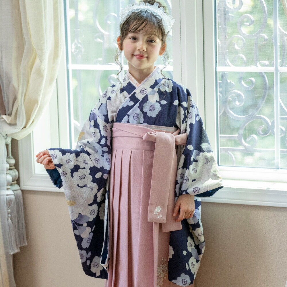 キャサリンコテージ　袴　150　黒着物×象牙袴　肌襦袢付き　髪飾り　卒業式 キャサリンコテージ 袴 150 黒着物×象牙袴 肌襦袢付き 髪飾り 卒業式