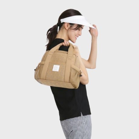 [^ԁFC8601328]yfUCzX^CbVȃSFŎhJꂽÂfUC̃J[gobOłBANZgƂĉf郏byꂽۂvXBTChɂ̓bV|PbgzuAƎ[ł֗ȎdlɂȂĂ܂BLxȃJ[WJŁASt͂A^E[Xł􂷂VviȃfUC͂łB[́ŁAMdi⏬𕪂Đ₷|PbgĂ܂BꂽڂƎp˔AMtgɂ΂J[gobOłBfUCŃ{[P[XpӂĂ܂BiiԁFC86|01327jydlzE|PbgF~3 O~3Ɩ̊֌WɂAۂFČꍇ܂B܂Ap\REX}[gtHȂǂ̊ɂA኱iƉ摜̃J[قȂꍇ܂Bd:430g(TvTCY)