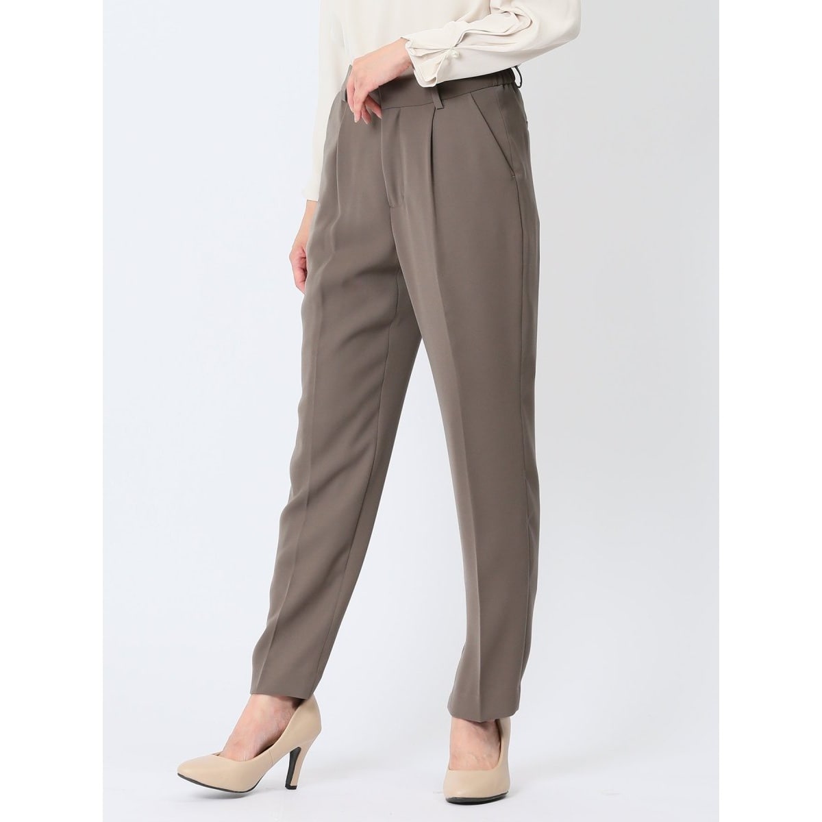 m.f.エディトリアル シアサッカー テーパードパンツ ベージュ