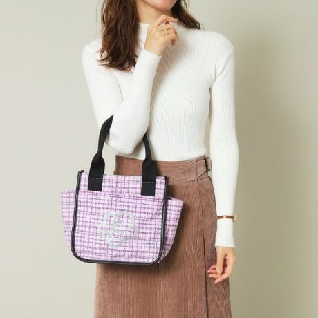 [^ԁFP9379087]yfUCzRpNgŎpIȃ~jg[gBgh̃[ngpāARRƈ炵ۂɁ􂨉ԃ`[t̃tg̃Xg[|CgłꕔƃpCsOɍgpĂ̂ł莩A₷ꕔTbƐ@\Bd߂̒Ō^ꂵɂ̂|CgI傫߂̃TCh|Pbg̓ybg{g܂肽ݎP[ł̂ŁATuobOƂĂ͂ACobOƂĂg₷fUCłBy@\zKobƊJĉו̏oꂪ₷V}OdlBtg|Pbg͈S̃t@Xi[^CvB|Pbg~4Ɩ̊֌WɂAۂFČꍇ܂B܂Ap\REX}[gtHȂǂ̊ɂA኱iƉ摜̃J[قȂꍇ܂Bd:345g