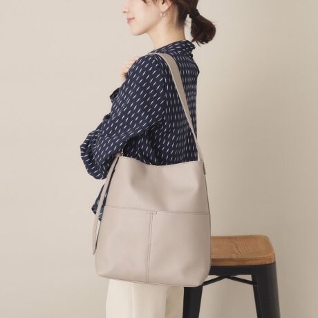 [^ԁFP9372002]yfUCzJWAgh̃oPc^V_[B_炩߂ȃX[XgpĂ̂œ݂₷AIItǂłg܂BI[V[YgDF̃Cgx[WAO[WAԃubN3FWJBxgV_[Œ𒲐߂āAV[R[fɍ킹ăV_[^CvEg[g^Cv2wayŎĝ|CgL}`ŉוՂ[\By@\zA4TCY[\Bוoꂵ₷V}OdlBxgV_[Œ߂\B|Pbg~5Ɩ̊֌WɂAۂFČꍇ܂B܂Ap\REX}[gtHȂǂ̊ɂA኱iƉ摜̃J[قȂꍇ܂Bd:455g