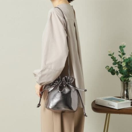 [^ԁFP9372052]yfUCzlC^̋В2wayV_[ɃLL̃^bNV[YoBUȂoK{ACe͂[ł֗ȃTCYŎgX^COɍ킹Ďg钅E\ȃnhtBCɂȂꊴUPACRjbNȃV_[obOłBy@\z350mlybg{g[\BV_[R͌іڂςĒ߂\B|Pbg~2Ɩ̊֌WɂAۂFČꍇ܂B܂Ap\REX}[gtHȂǂ̊ɂA኱iƉ摜̃J[قȂꍇ܂Bd:220g