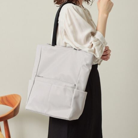 [^ԁFP9372066]yfUCzIłItłg₷c^A4g[gBnĥݍgpĂ̂ŃLC߃X^Cɂ݂₷VvfUCBtgׂ͍d|PbgtŁAX}zpXP[XȂǎgppx̍ACeTbƏo\łByʎdlȂ̂ŃfC[głɂASɂȂɂ̂|CgBVt@Xi[ŒgSłBx[VbNȎOFWJłBy@\zA4TCY[\BPC^ubg̎[ɕ֗ȃNbV|PbgtBt@Xi[J₷悤ɂ傫߂̈gpB|Pbg~8Ɩ̊֌WɂAۂFČꍇ܂B܂Ap\REX}[gtHȂǂ̊ɂA኱iƉ摜̃J[قȂꍇ܂Bd:310g